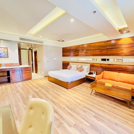 Hotel Vintage Zirakpur Chandigarh ปัญจ์กุลา ภายนอก รูปภาพ