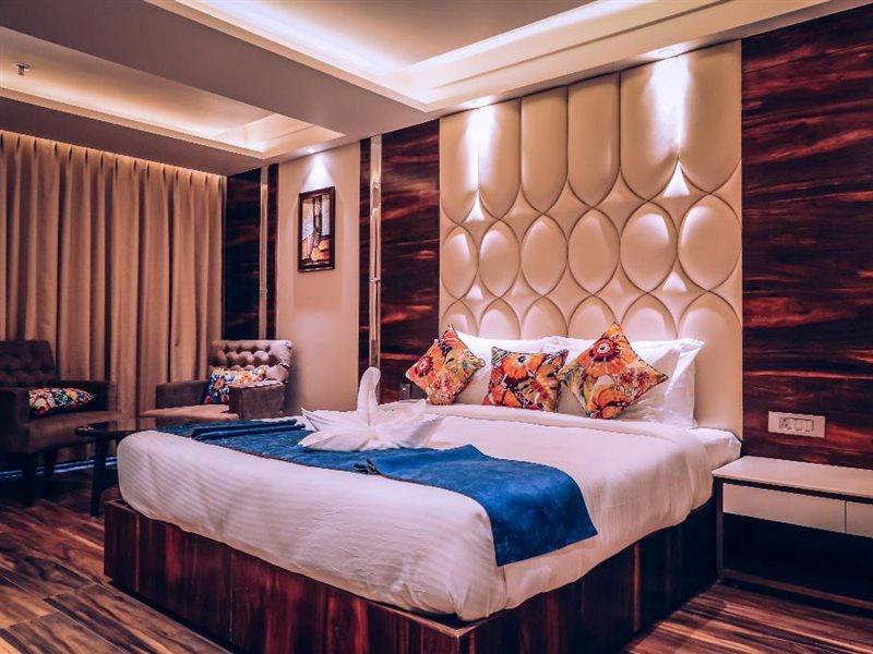 Hotel Vintage Zirakpur Chandigarh ปัญจ์กุลา ภายนอก รูปภาพ