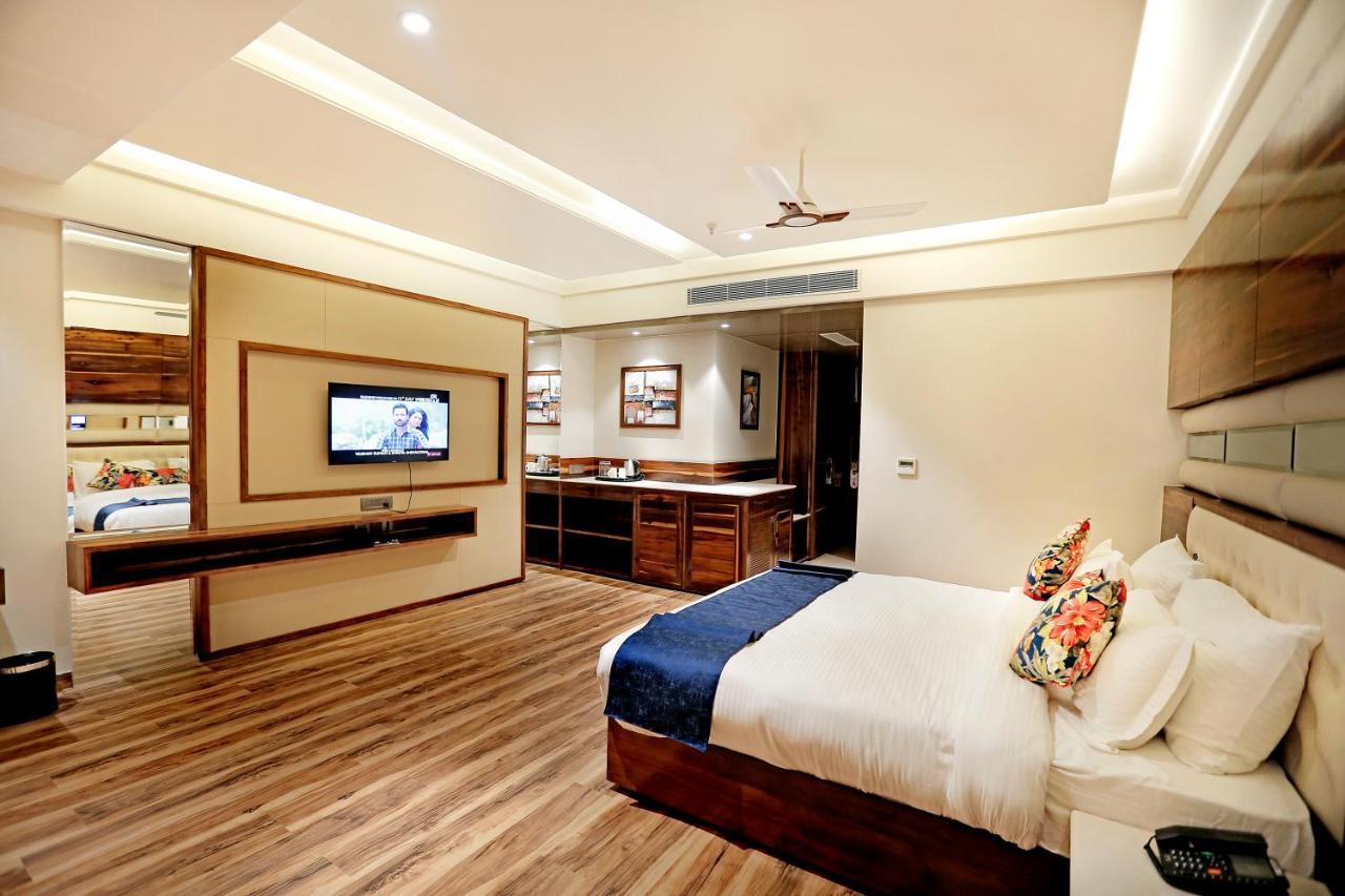 Hotel Vintage Zirakpur Chandigarh ปัญจ์กุลา ภายนอก รูปภาพ