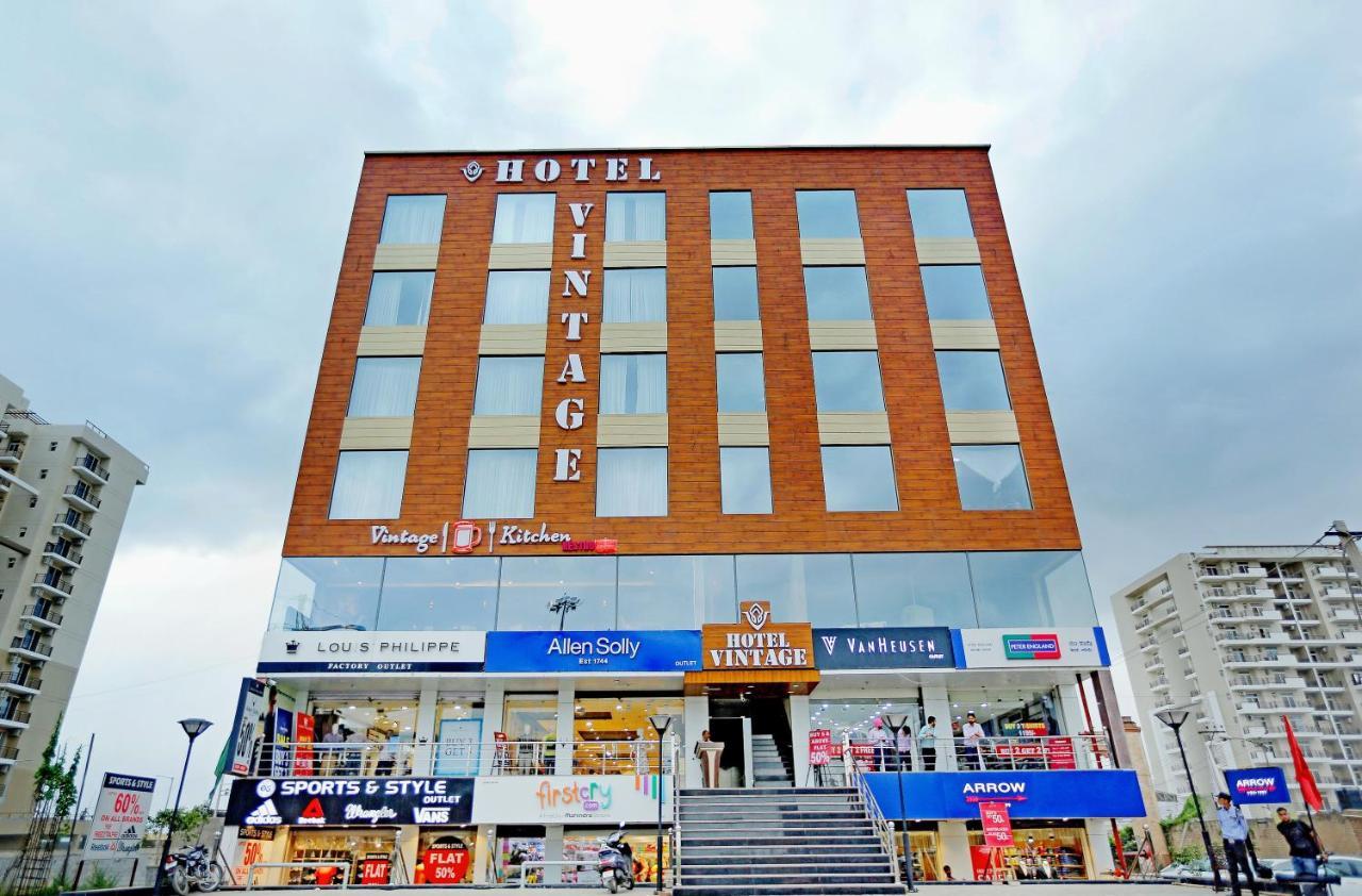 Hotel Vintage Zirakpur Chandigarh ปัญจ์กุลา ภายนอก รูปภาพ