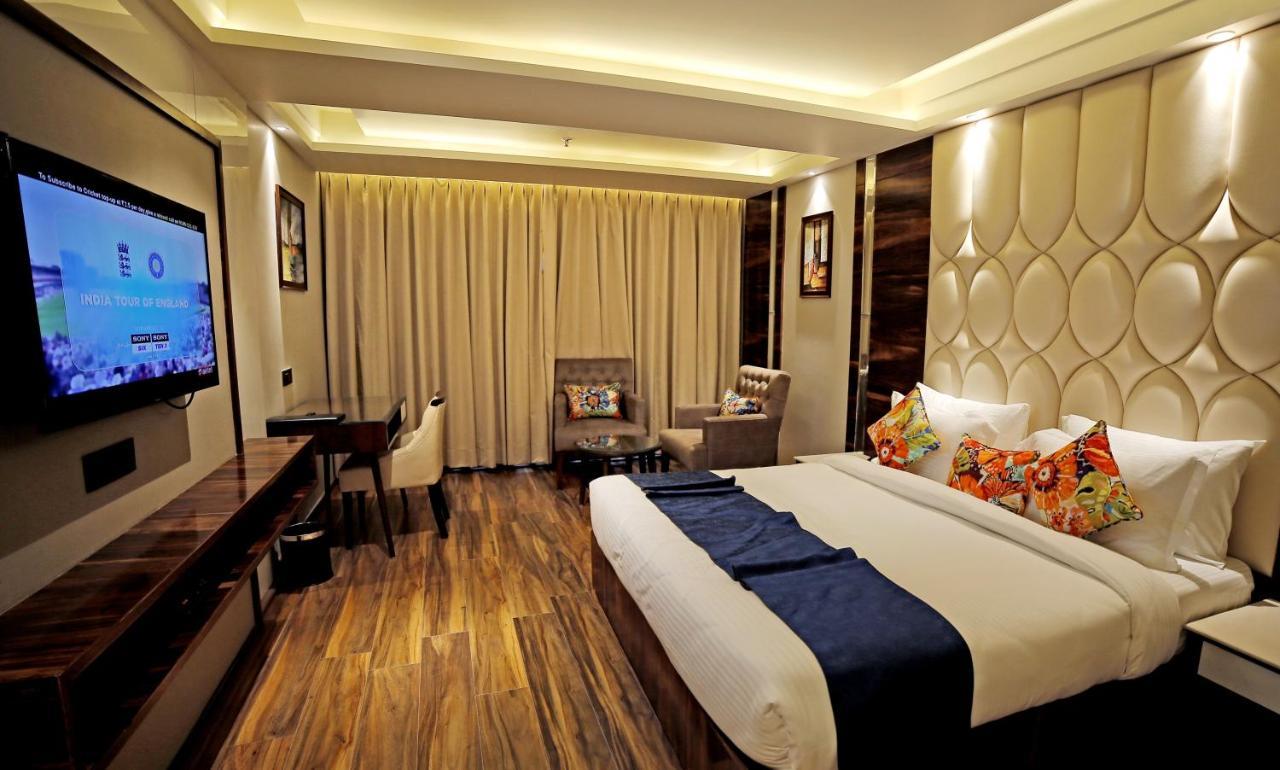 Hotel Vintage Zirakpur Chandigarh ปัญจ์กุลา ภายนอก รูปภาพ