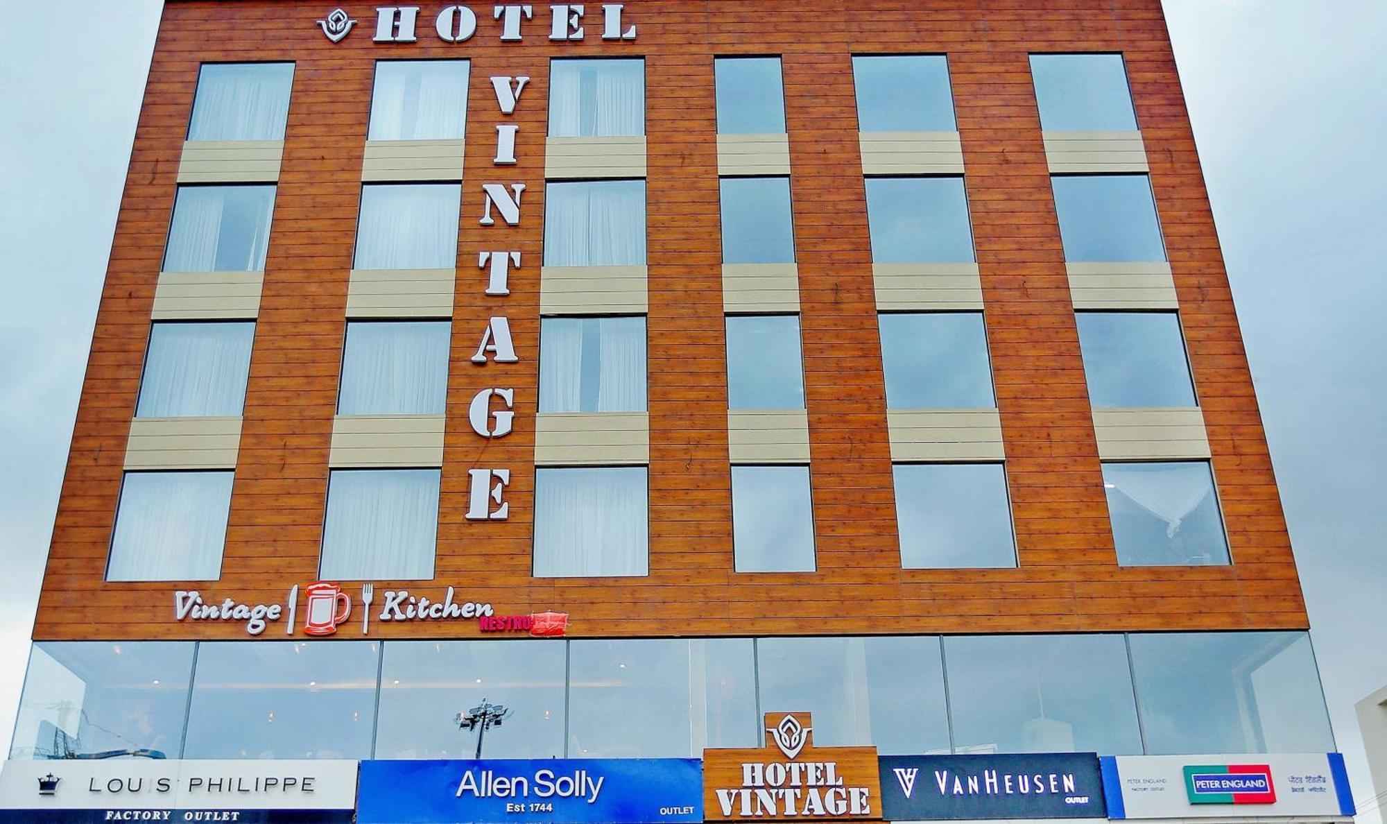 Hotel Vintage Zirakpur Chandigarh ปัญจ์กุลา ภายนอก รูปภาพ