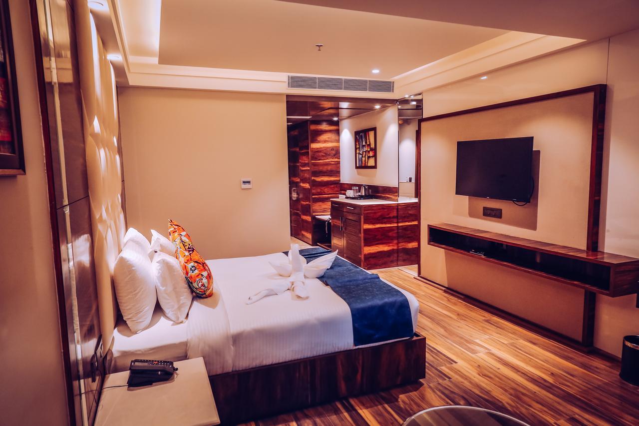 Hotel Vintage Zirakpur Chandigarh ปัญจ์กุลา ภายนอก รูปภาพ