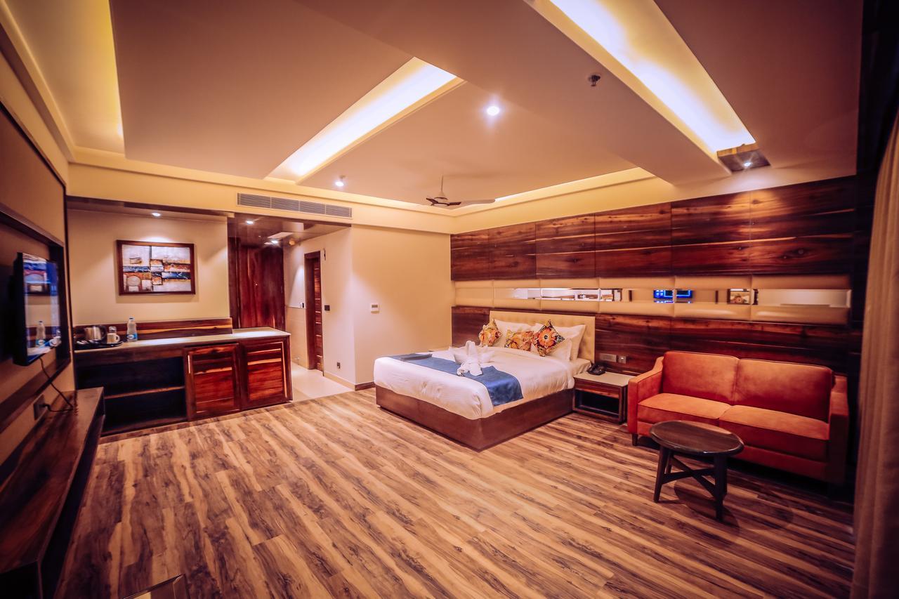 Hotel Vintage Zirakpur Chandigarh ปัญจ์กุลา ภายนอก รูปภาพ