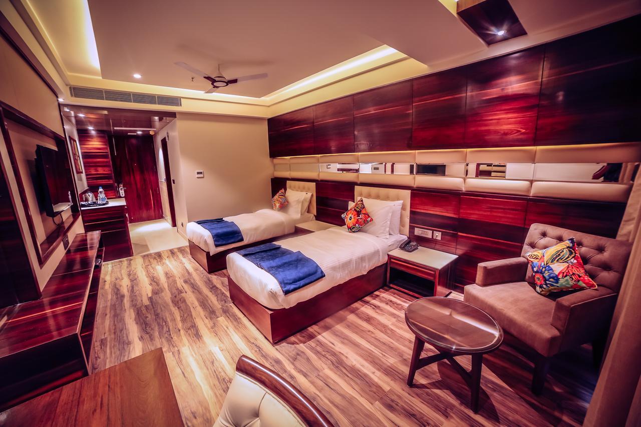 Hotel Vintage Zirakpur Chandigarh ปัญจ์กุลา ภายนอก รูปภาพ