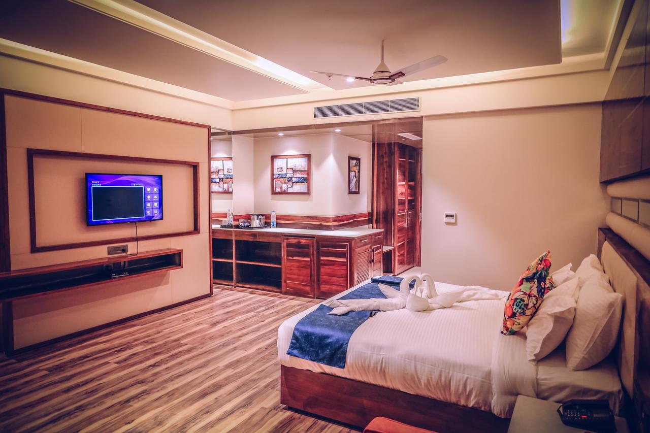 Hotel Vintage Zirakpur Chandigarh ปัญจ์กุลา ภายนอก รูปภาพ