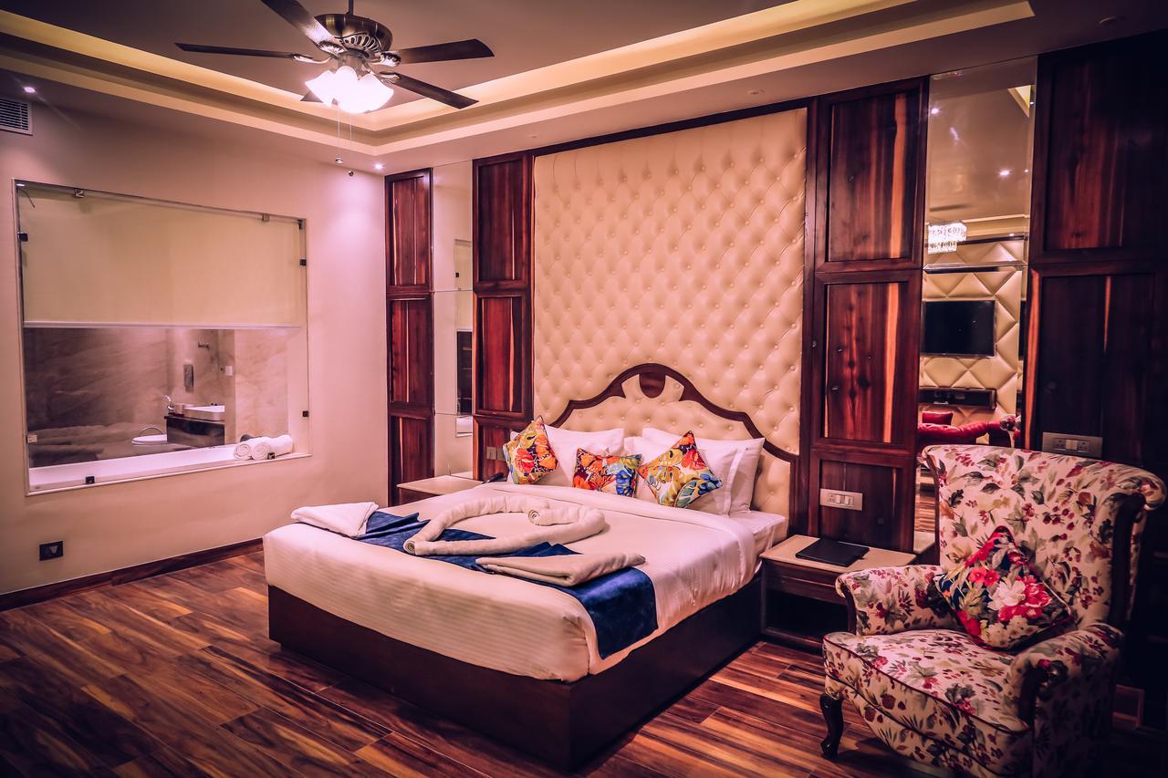 Hotel Vintage Zirakpur Chandigarh ปัญจ์กุลา ภายนอก รูปภาพ