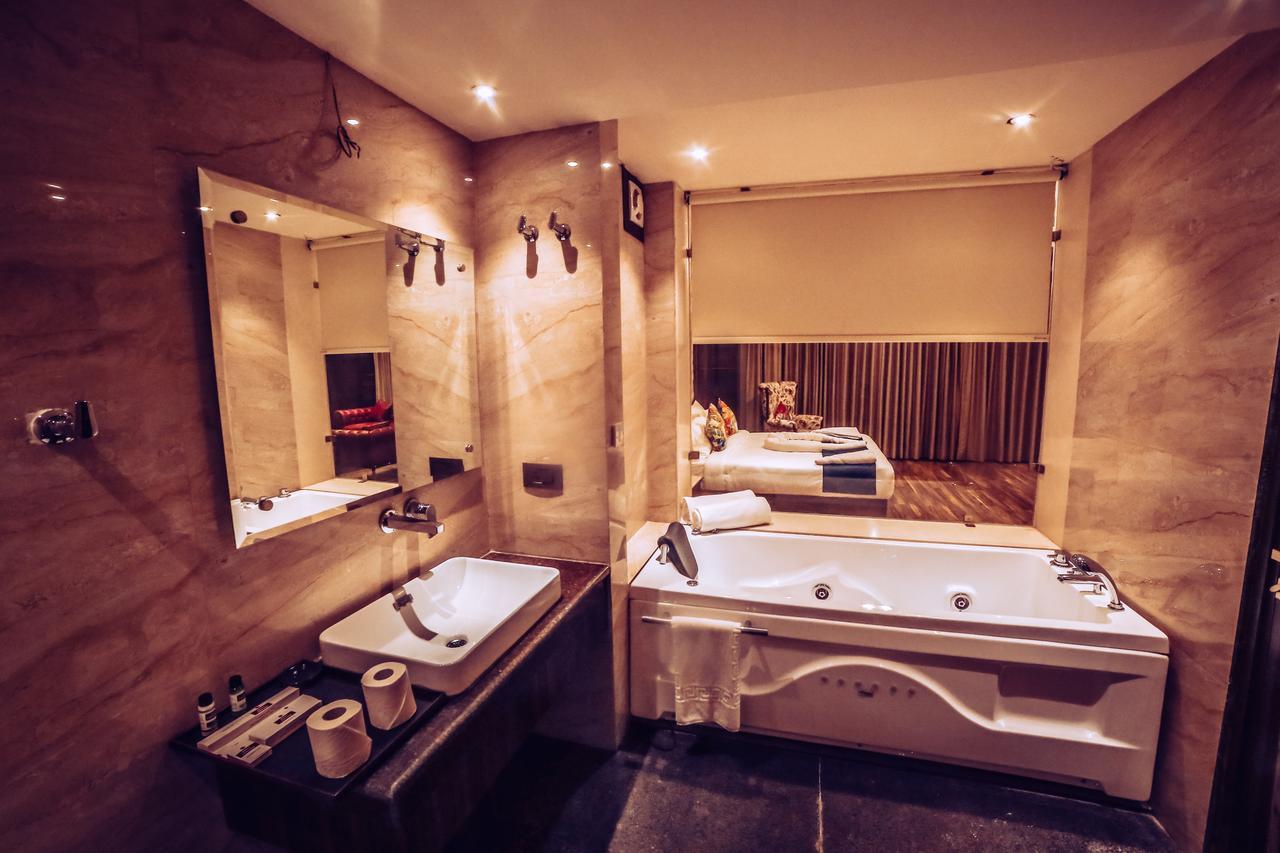 Hotel Vintage Zirakpur Chandigarh ปัญจ์กุลา ภายนอก รูปภาพ