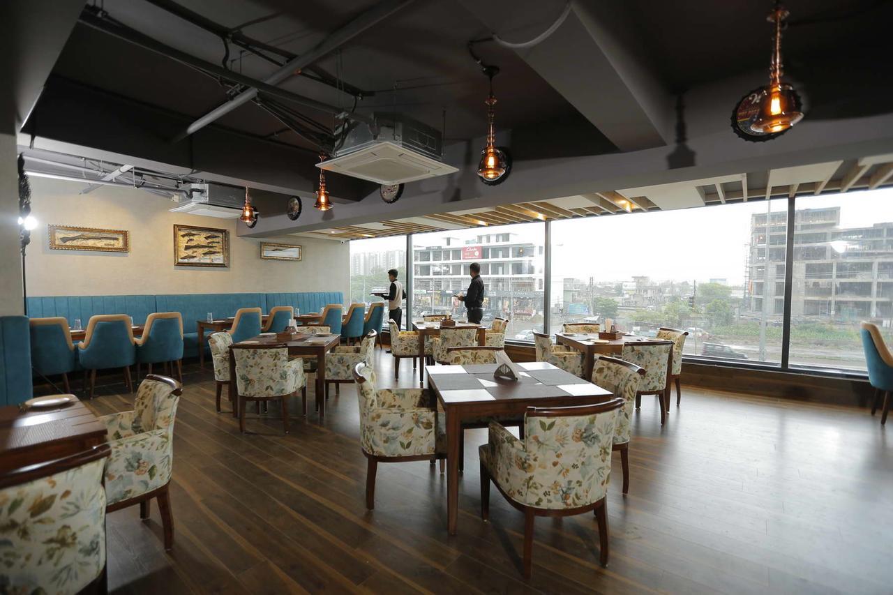 Hotel Vintage Zirakpur Chandigarh ปัญจ์กุลา ภายนอก รูปภาพ