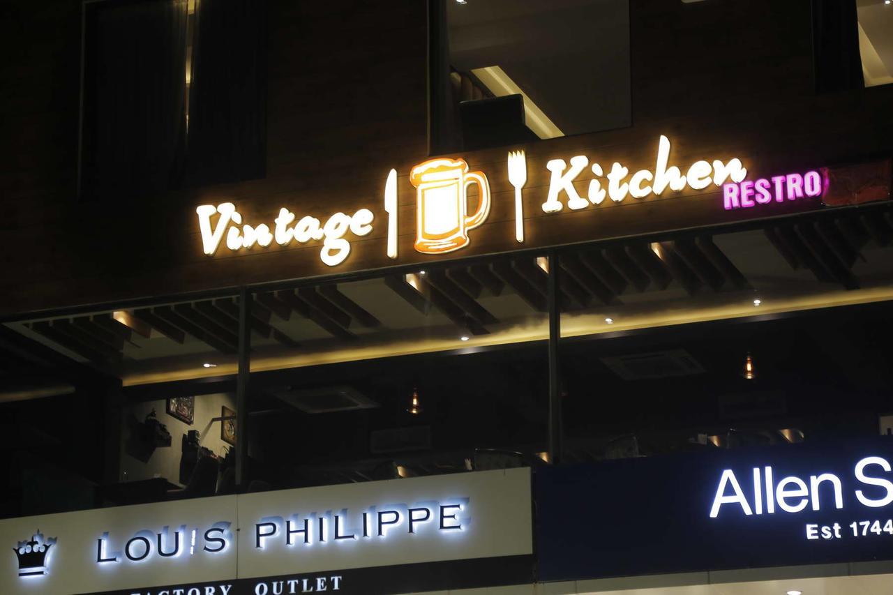 Hotel Vintage Zirakpur Chandigarh ปัญจ์กุลา ภายนอก รูปภาพ